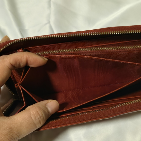 EUC Prada Saffiano Leather zippy wallet with COA card - Picture 9 of 9